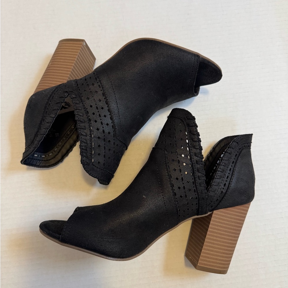 FERGIE Black Women's Peep-Toe Ankle Boots, with cut out design. Pre loved size 8 - Picture 3 of 10